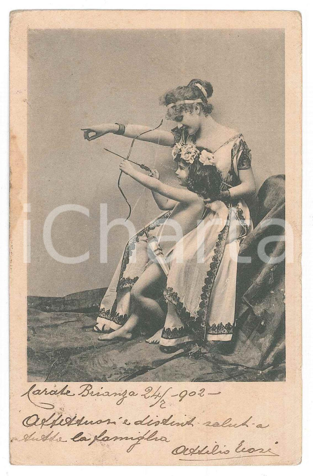 Cartolina originale da collezione 1902 INNAMORATI Donna indica a Cupido chi colpire  Cartolina FP VG 1