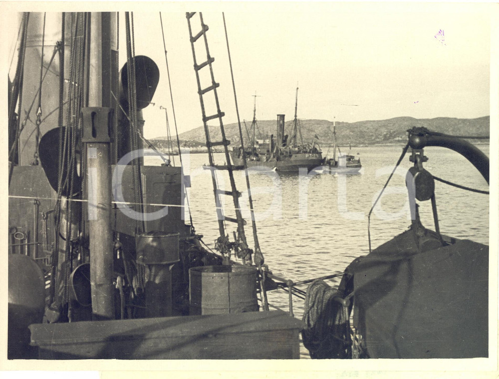 Fotografia d epoca originale 1935 SAYDAGUBA / MURMANSK ex URSS Pescherecci a strascico  Foto 24x18 cm 1