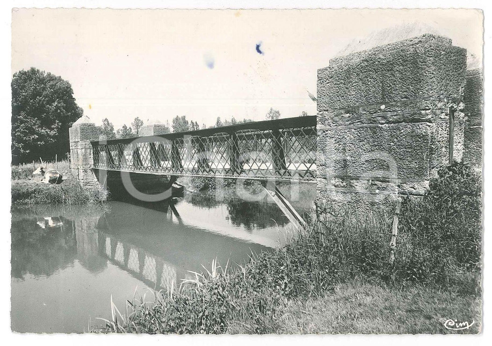 Cartolina originale da collezione 1950 ca MEZERIAT  FRANCE La Passerelle de Bassole  Cartolina FG VG 1