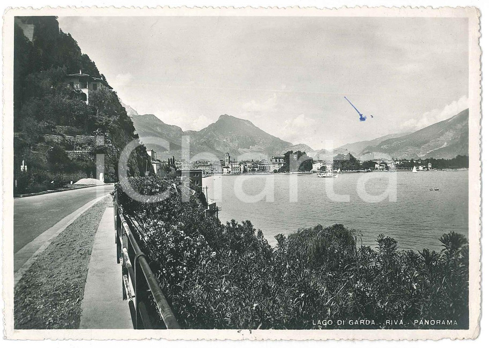 1950 ca RIVA DEL GARDA Panorama con il Lago di Garda - Cartolina FG VG Cartolina d'epoca viaggiata FAIR/discreto Lievi smussature agli angoli, macchia di inchiostro al recto Formato: 15x10 cm originale e autentica 1