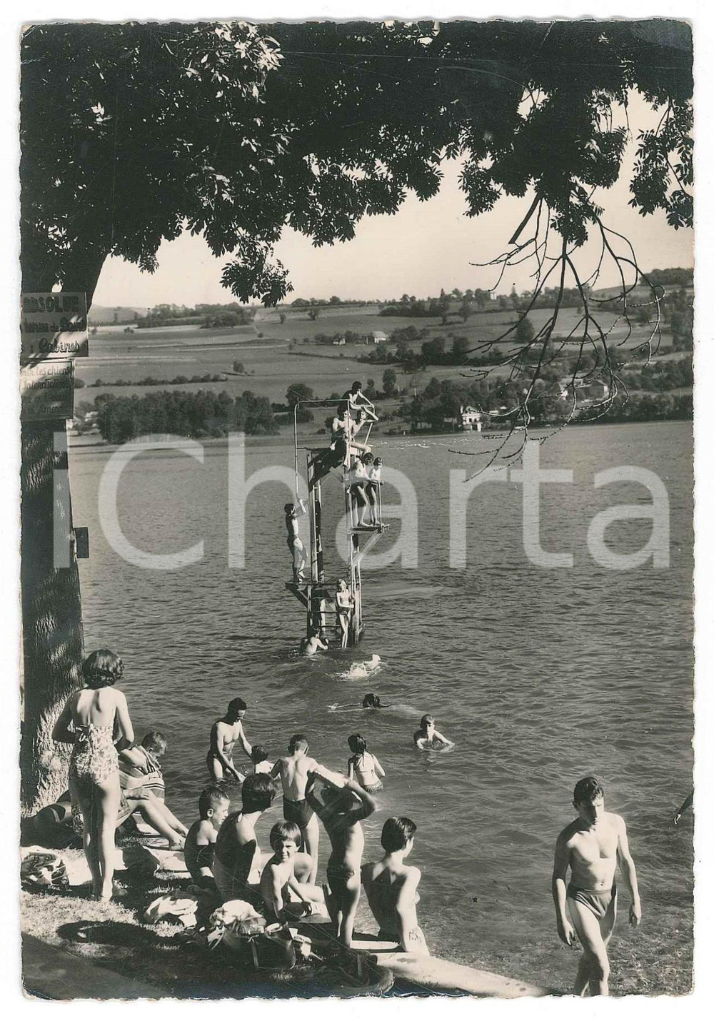 Cartolina originale da collezione 1950 ca CHARAVINES  FRANCE Bagnanti nel Lac De Paladru  Cartolina ANIMATA FG 1