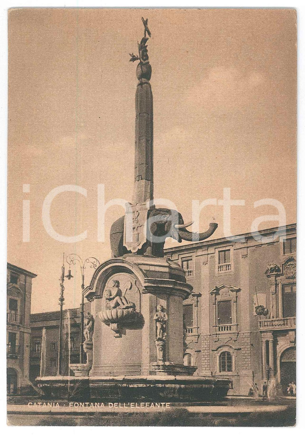 Cartolina originale da collezione 1940 ca CATANIA Fontana dell Elefante in Piazza del Duomo  Cartolina FG NV 1