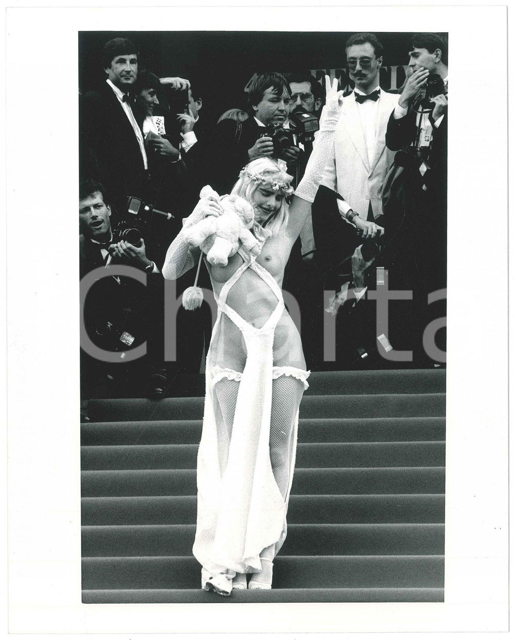 Fotografia d epoca originale 1988 CINEMA Festival di CANNES  Ilona STALLER CICCIOLINA Red carpet 1 Foto 1