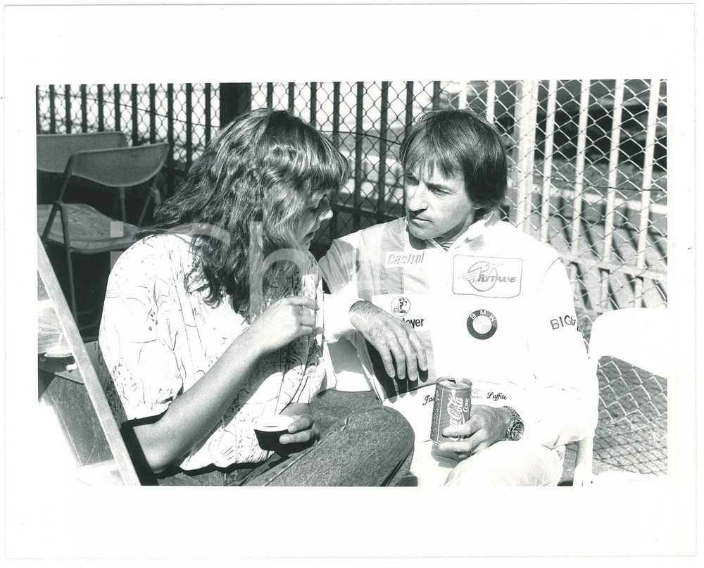 Fotografia d epoca originale 1985 ca FORMULA UNO Pilota Jacques LAFFITE con la compagna 3 Foto 25x20 1