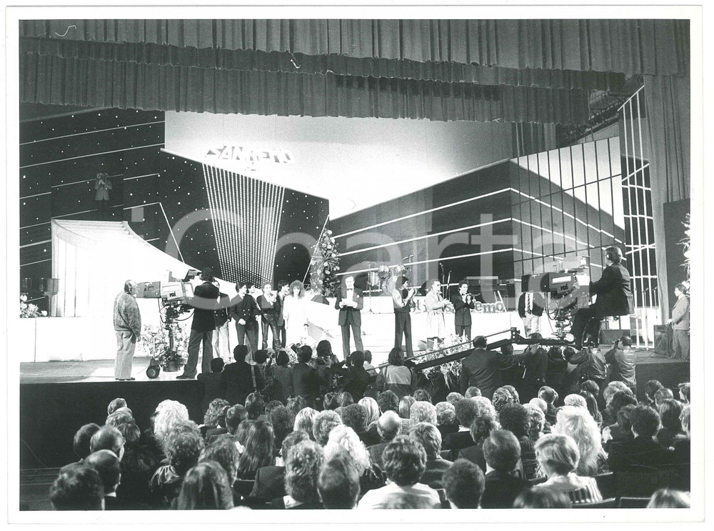 Fotografia d epoca originale 1984 FESTIVAL DI SANREMO Pippo BAUDO e i cantanti in gara 2 Foto 24x18 cm 1