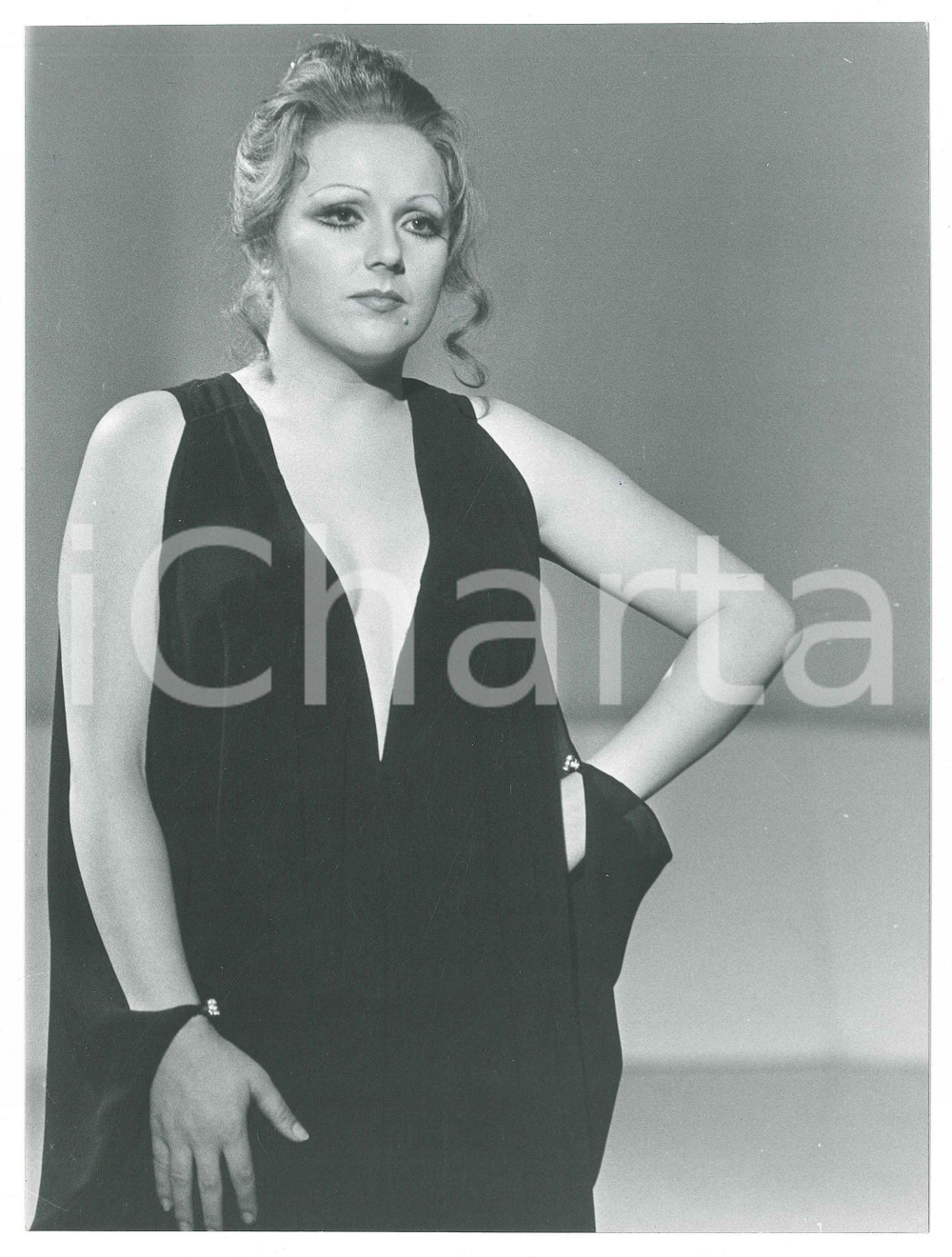 Fotografia d epoca originale 1970 ca COSTUME Orietta BERTI alle prove per CANZONISSIMA  Foto 18x24 cm 1