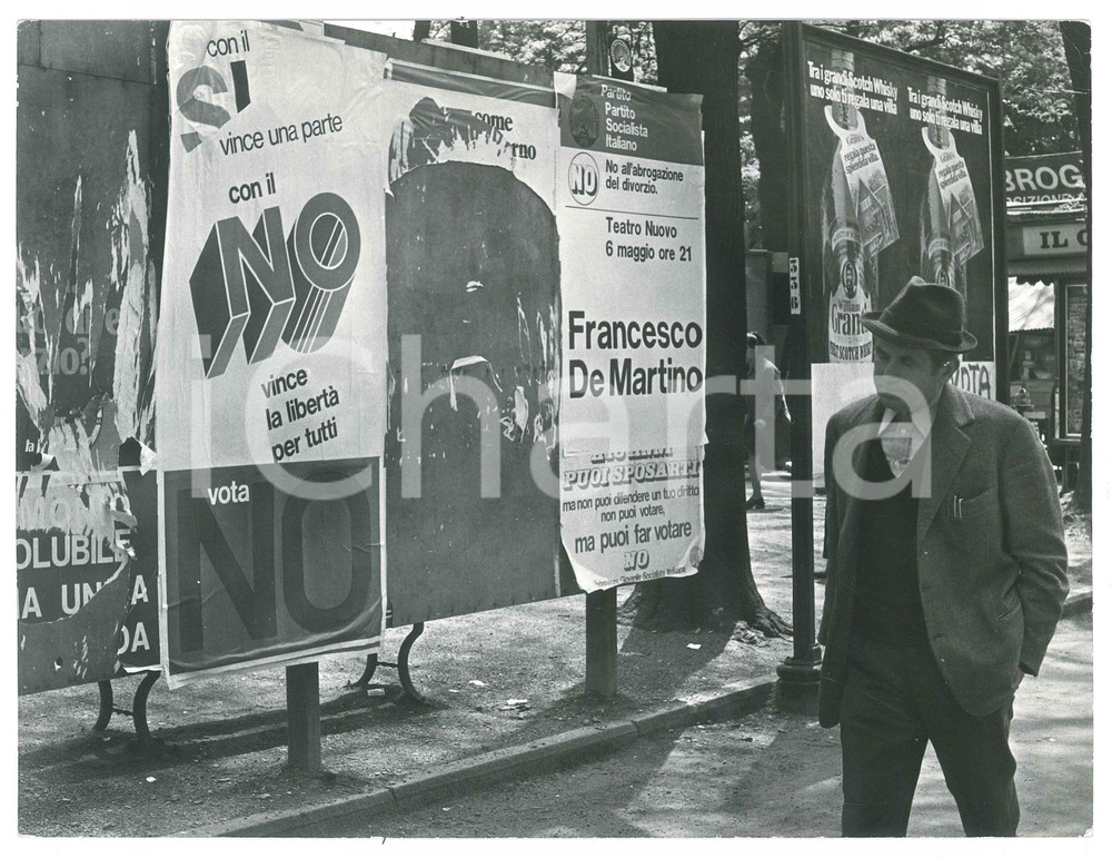 Fotografia d epoca originale 1974 COSTUME MILANO Referendum DIVORZIO  Propaganda per il NO 4 Foto 24x18 1
