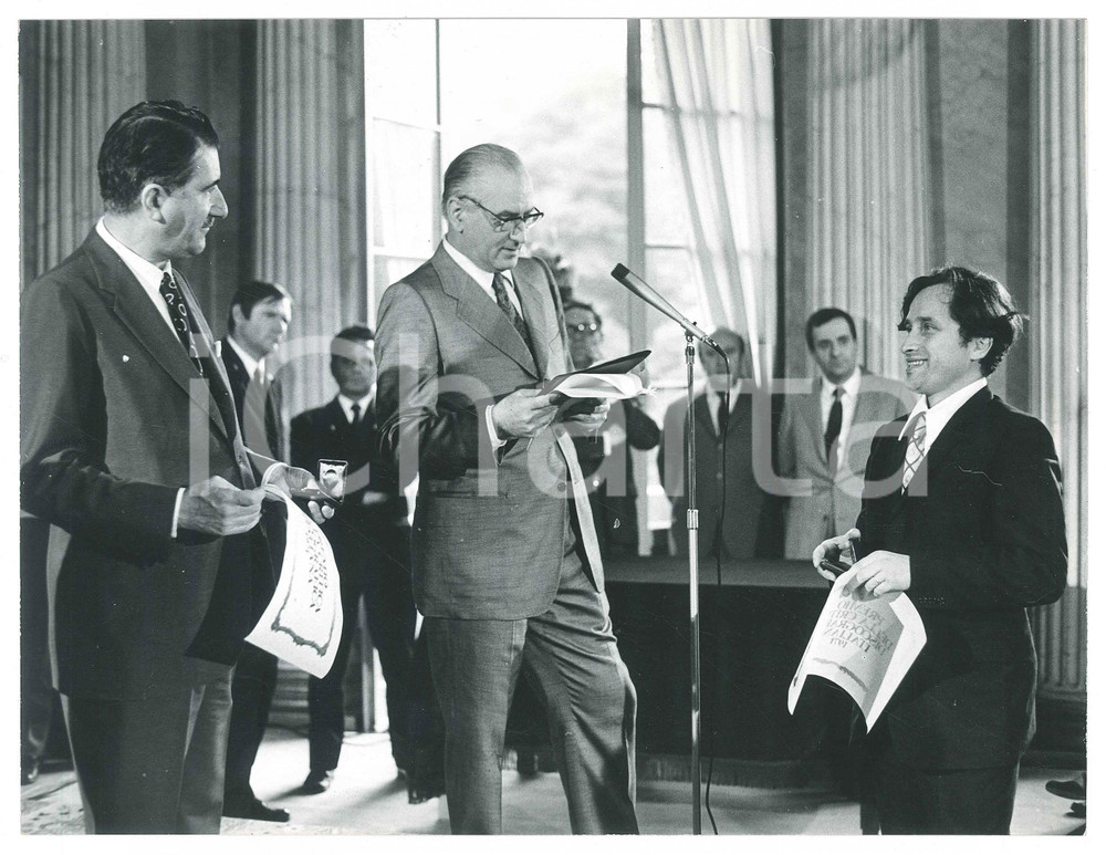 Fotografia d epoca originale 1971 MILANO Sindaco Aldo ANIASI  Premio Critica Discografica Italiana  Foto 1