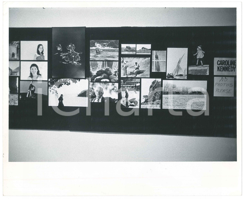 Fotografia d epoca originale 1970 ca USA Caroline KENNEDY Exhibition of photographs 2 Photo 25x20 cm 1
