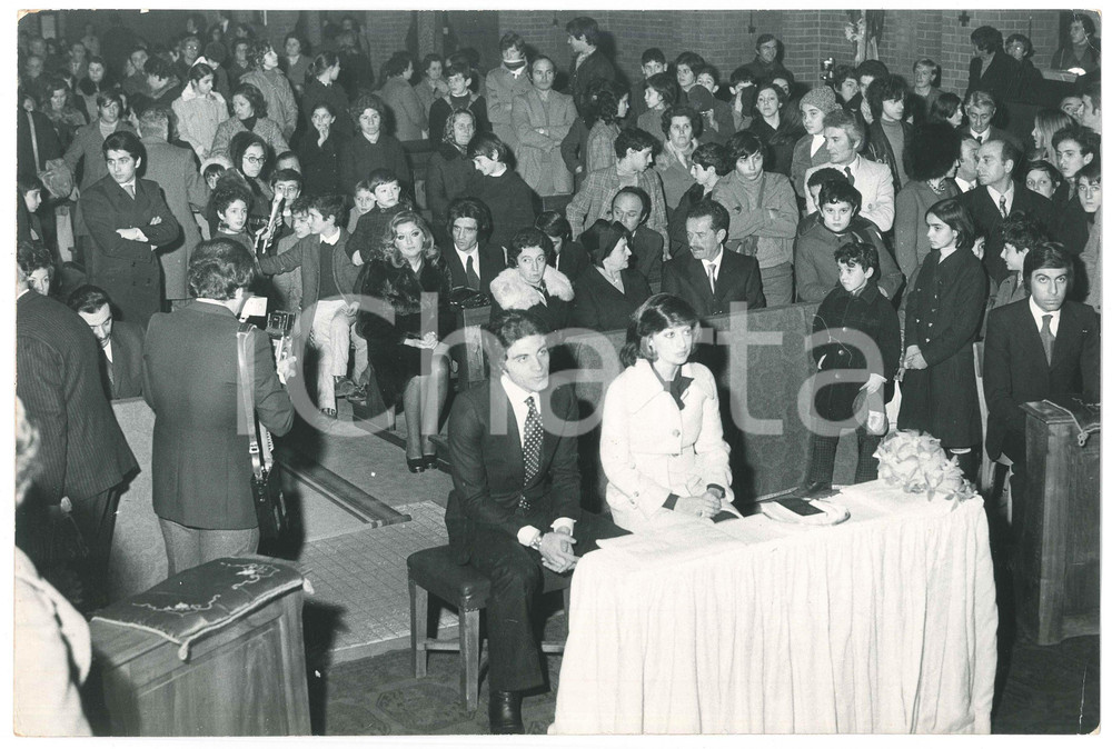 Fotografia d epoca originale 1970 ca COSTUME ITALIA Nozze del calciatore Franco CAUSIO 2 Foto 30x20 cm 1