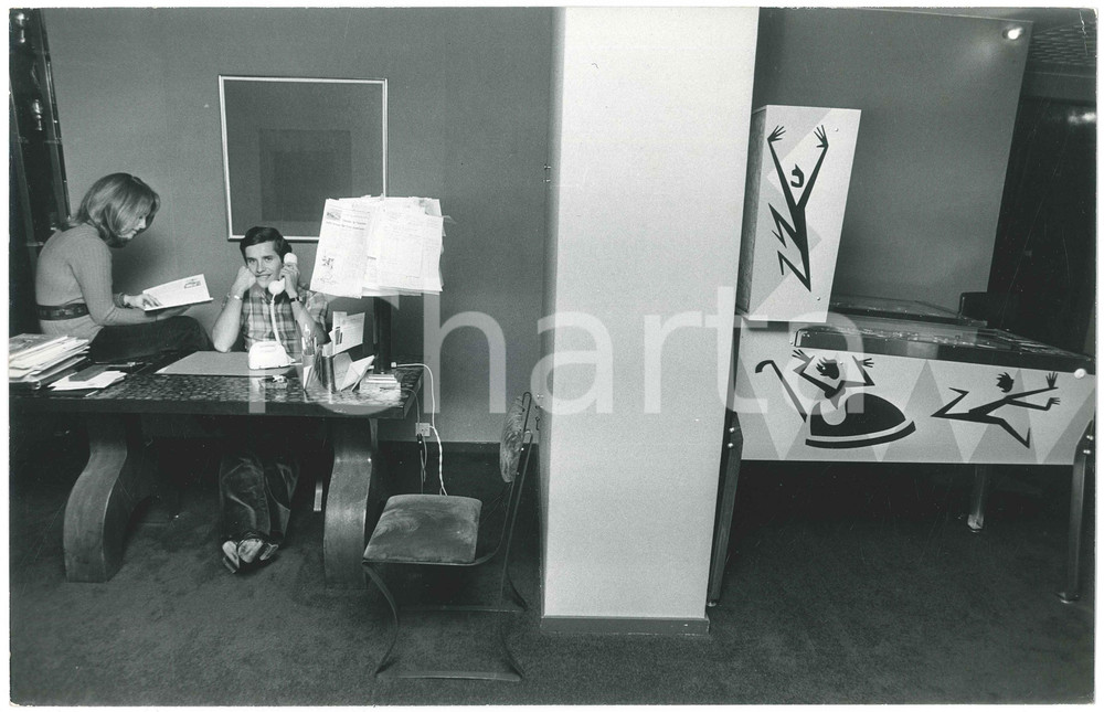 Fotografia d epoca originale 1970 ca BRUXELLES Pilota Jacky ICKX e Catherine BLATON nella loro casa 6 Foto 1