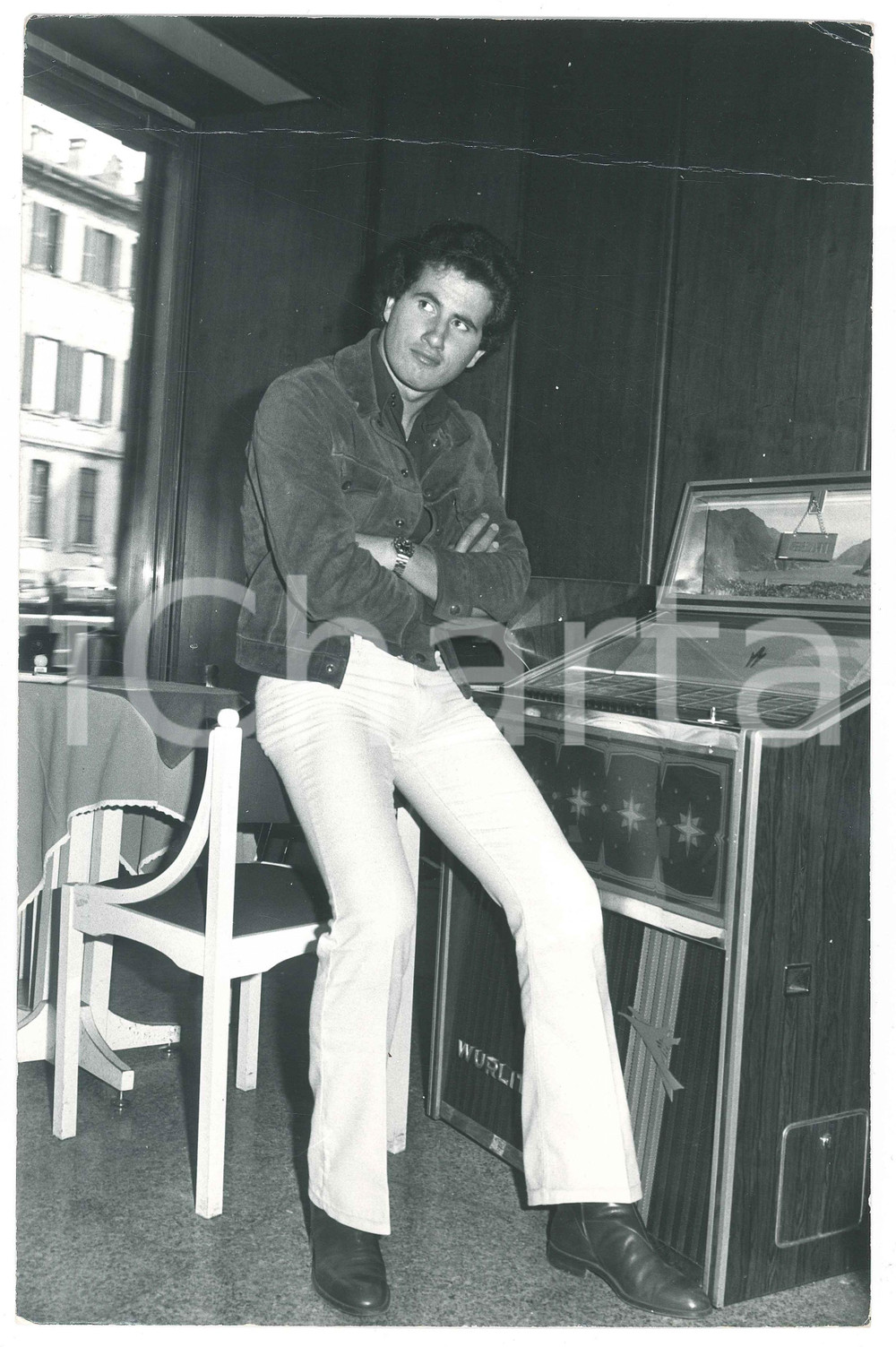 Fotografia d epoca originale 1970 ca COSTUME MILANO Adriano PAPPALARDO al jukebox  Foto 20x30 cm 1