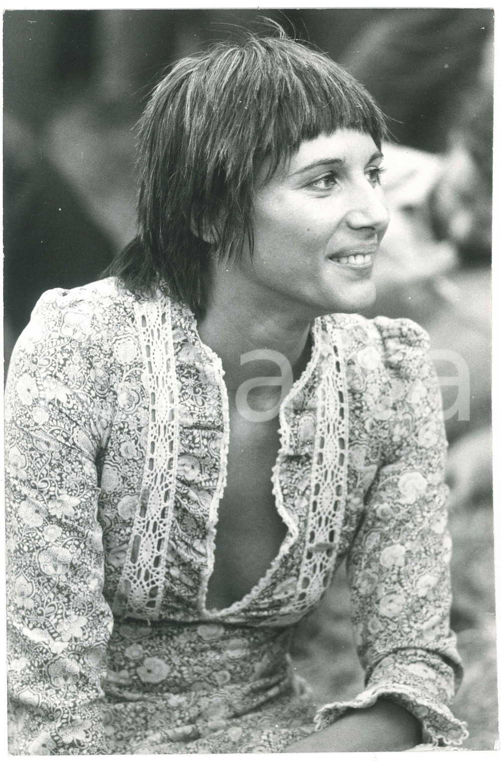 Fotografia d epoca originale 1975 ca COSTUME ITALIA Paola PITAGORA  Ritratto in abito hippy Foto 20x30 1