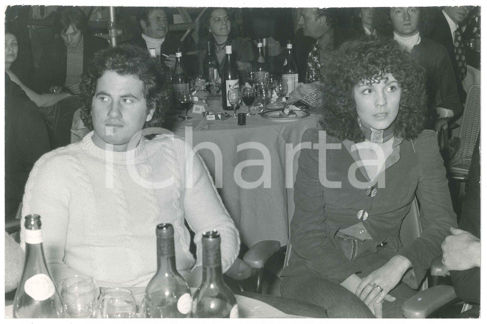 Fotografia d epoca originale 1970 ca COSTUME ITALIA Adriano PAPPALARDO e Marcella BELLA 3 Foto 30x20 cm 1