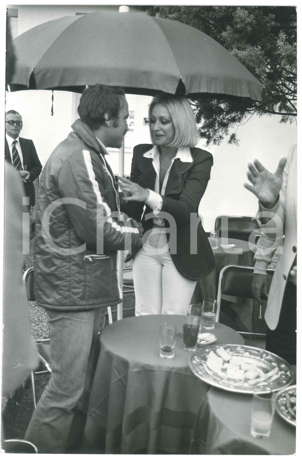 Fotografia d epoca originale 1970 ca MONZA Clay REGAZZONI e Raffaella CARRA   Foto 20x30 cm 1