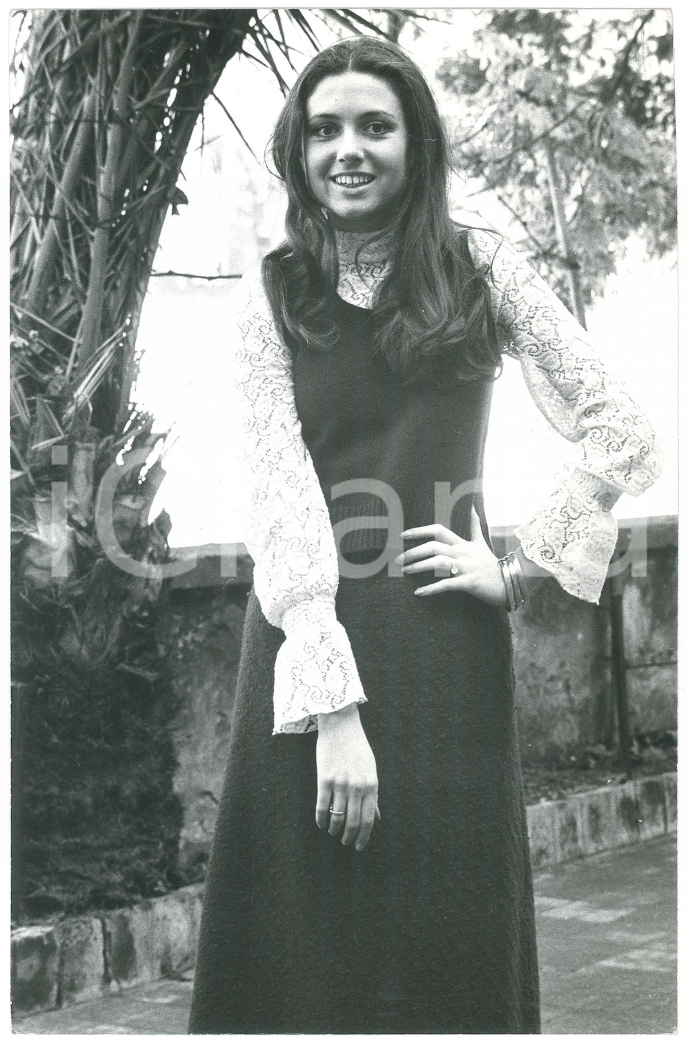 1970 ca COSTUME ITALIA Gigliola CINQUETTI - Ritratto in campagna (2) Foto 20x30
