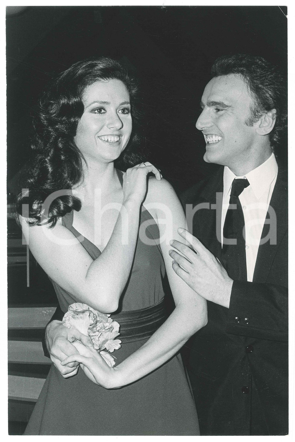 Fotografia d epoca originale 1970 ca COSTUME ITALIA Gigliola CINQUETTI Nino CASTELNUOVO  Foto 20x30 cm 1