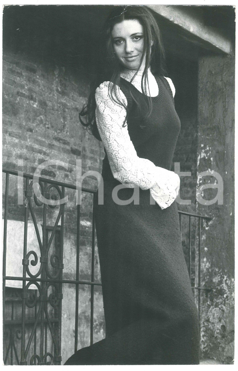 Fotografia d epoca originale 1970 ca COSTUME ITALIA Gigliola CINQUETTI  Ritratto in campagna 1 Foto 20x30 1