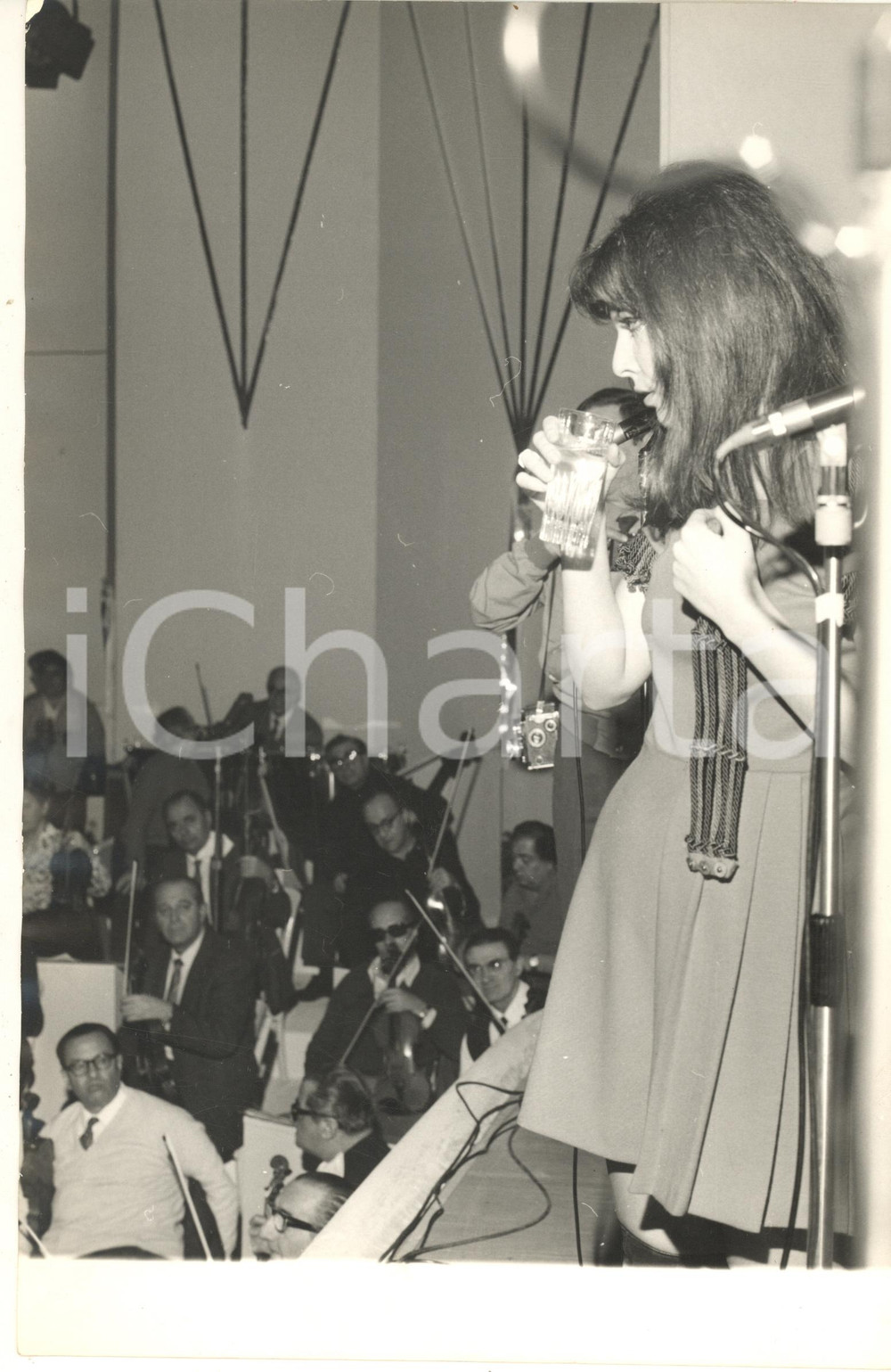 Fotografia d epoca originale 1970 FESTIVAL DI SANREMO Claudia MORI sul palco 1  Foto 20x30 cm 1