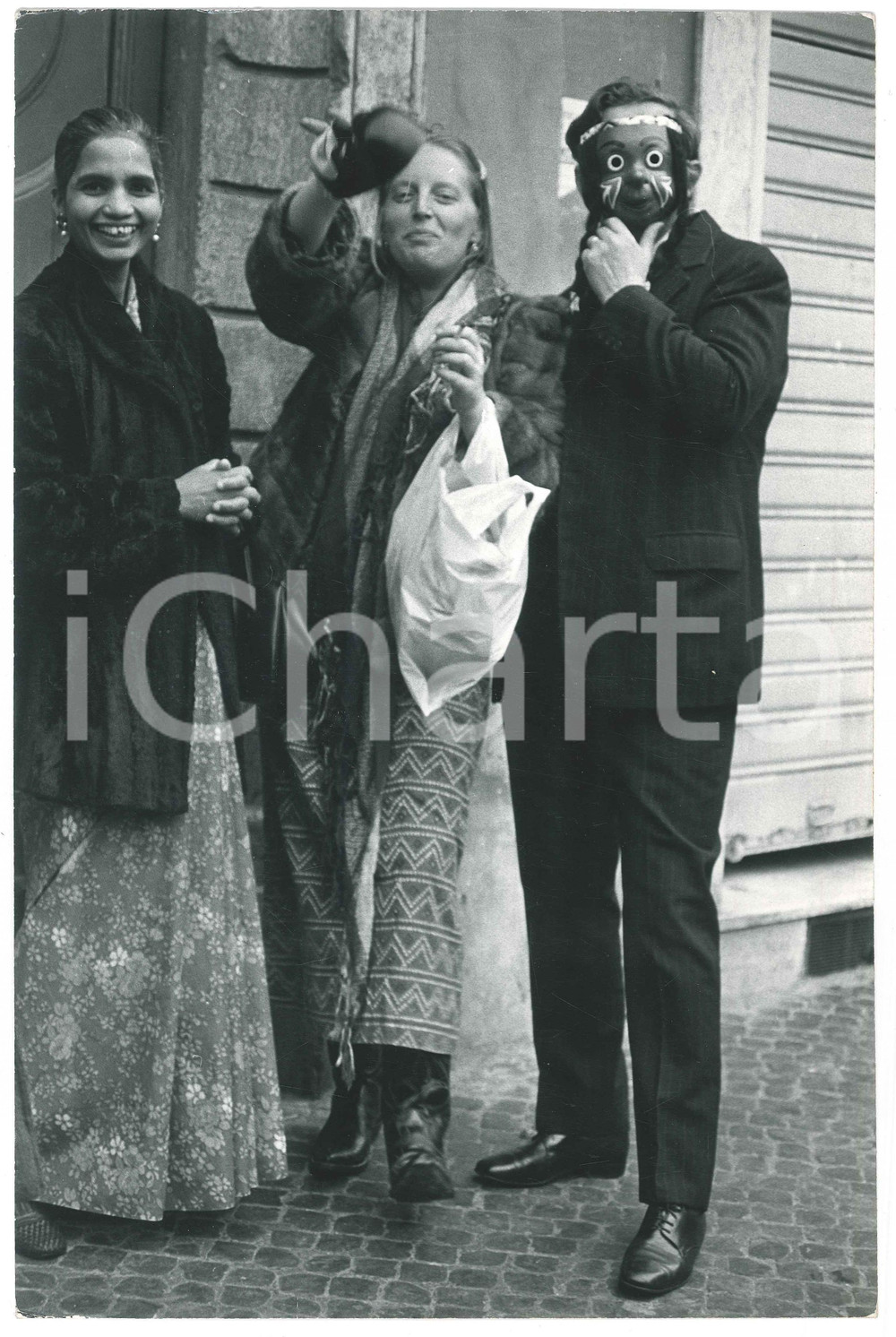 Fotografia d epoca originale 1975 ca COSTUME Gabriella FERRI Seva BORZAK  Maschere  Foto 3 20x30 cm 1