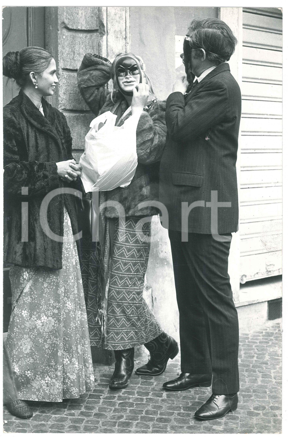 Fotografia d epoca originale 1975 ca COSTUME Gabriella FERRI Seva BORZAK  Maschere  Foto 1 20x30 cm 1