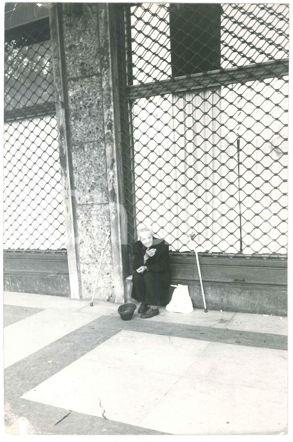 Fotografia d epoca originale 1970 ca MILANO Ritratto di senzatetto 3 Foto artistica 20x30 cm 1