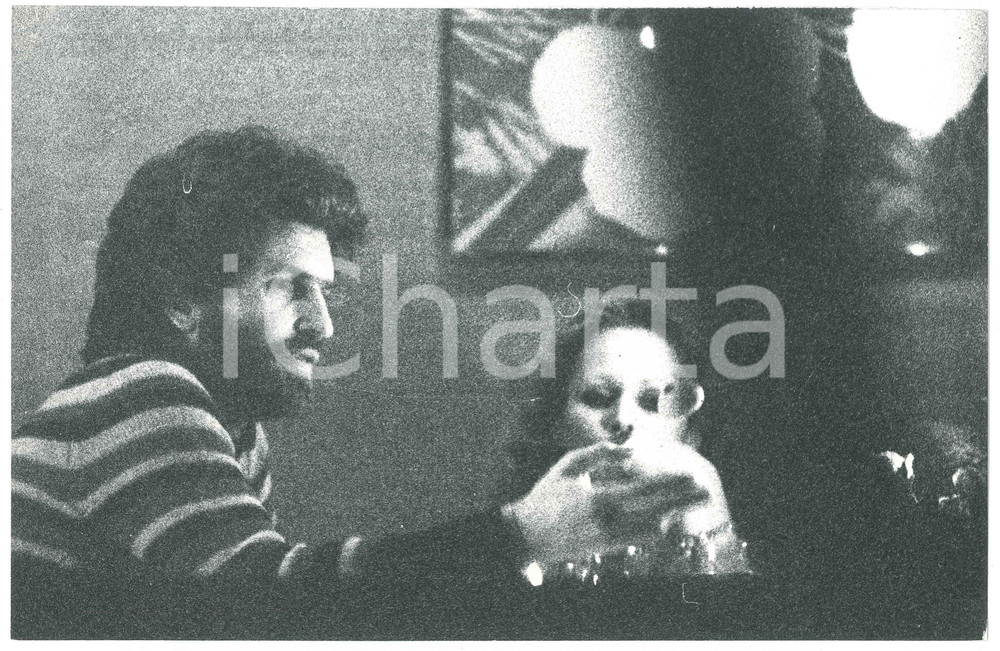 Fotografia d epoca originale 1970 ca MILANO ? Ursula ANDRESS paparazzata con un nuovo compagno a cena 3 1