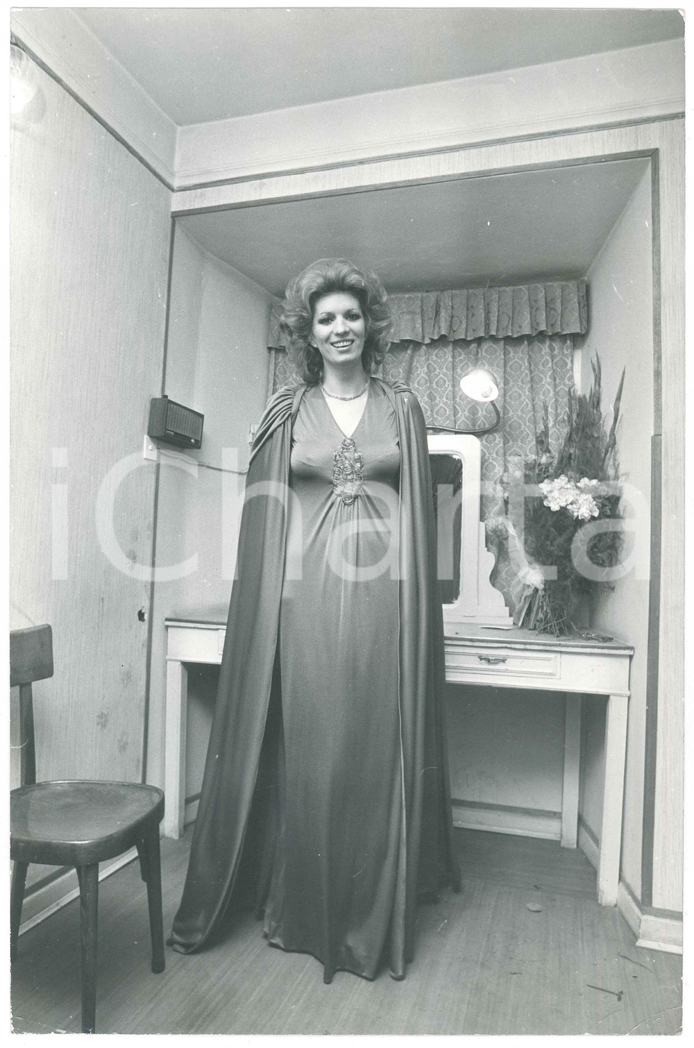 Fotografia d epoca originale 1973 PARMA TEATRO REGIO Iva ZANICCHI in camerino 2 Ritratto Foto 20x30 1
