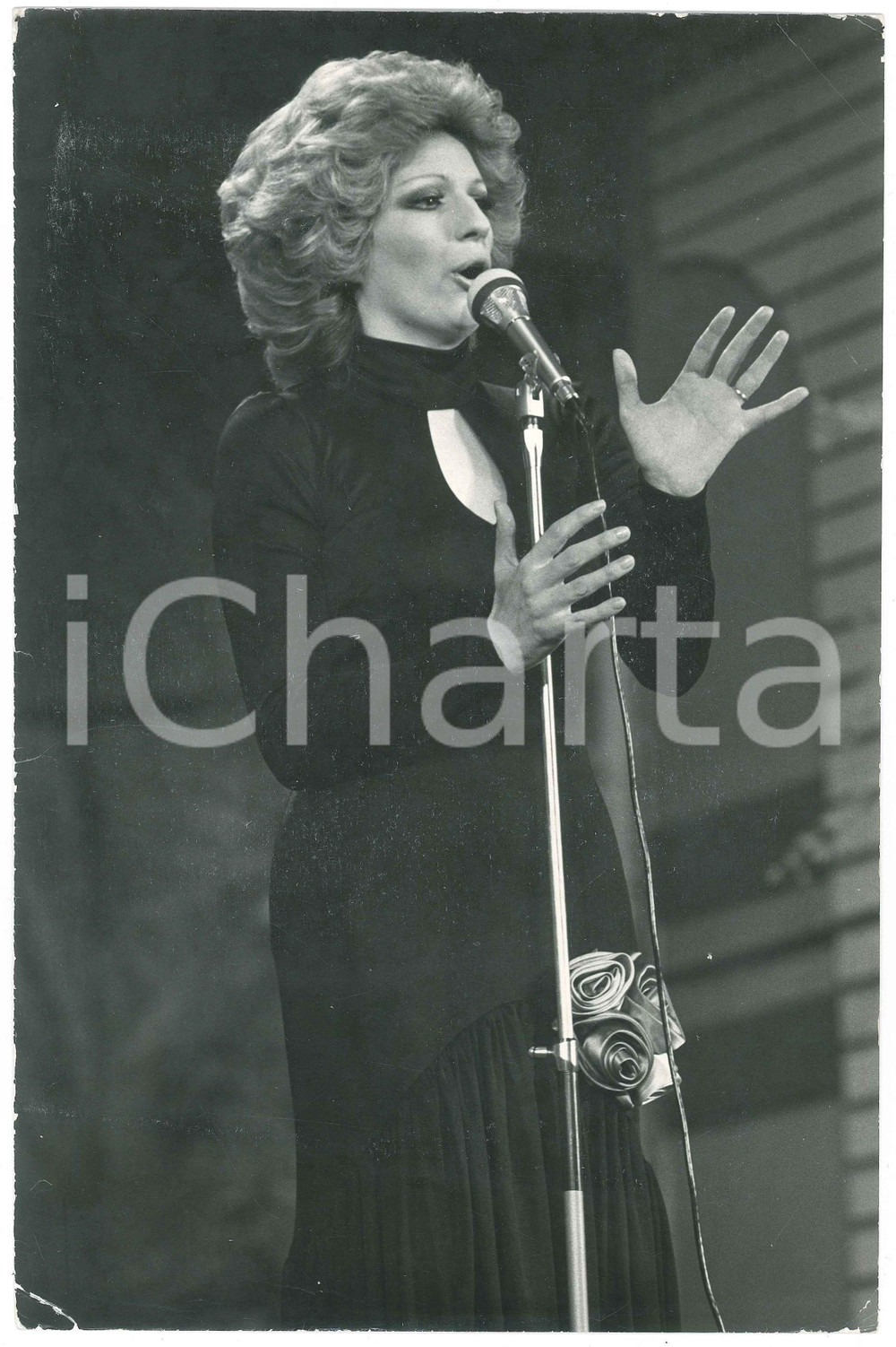 Fotografia d epoca originale 1974 FESTIVAL DI SANREMO Iva ZANICCHI in gara 1 Foto 20x30 cm 1