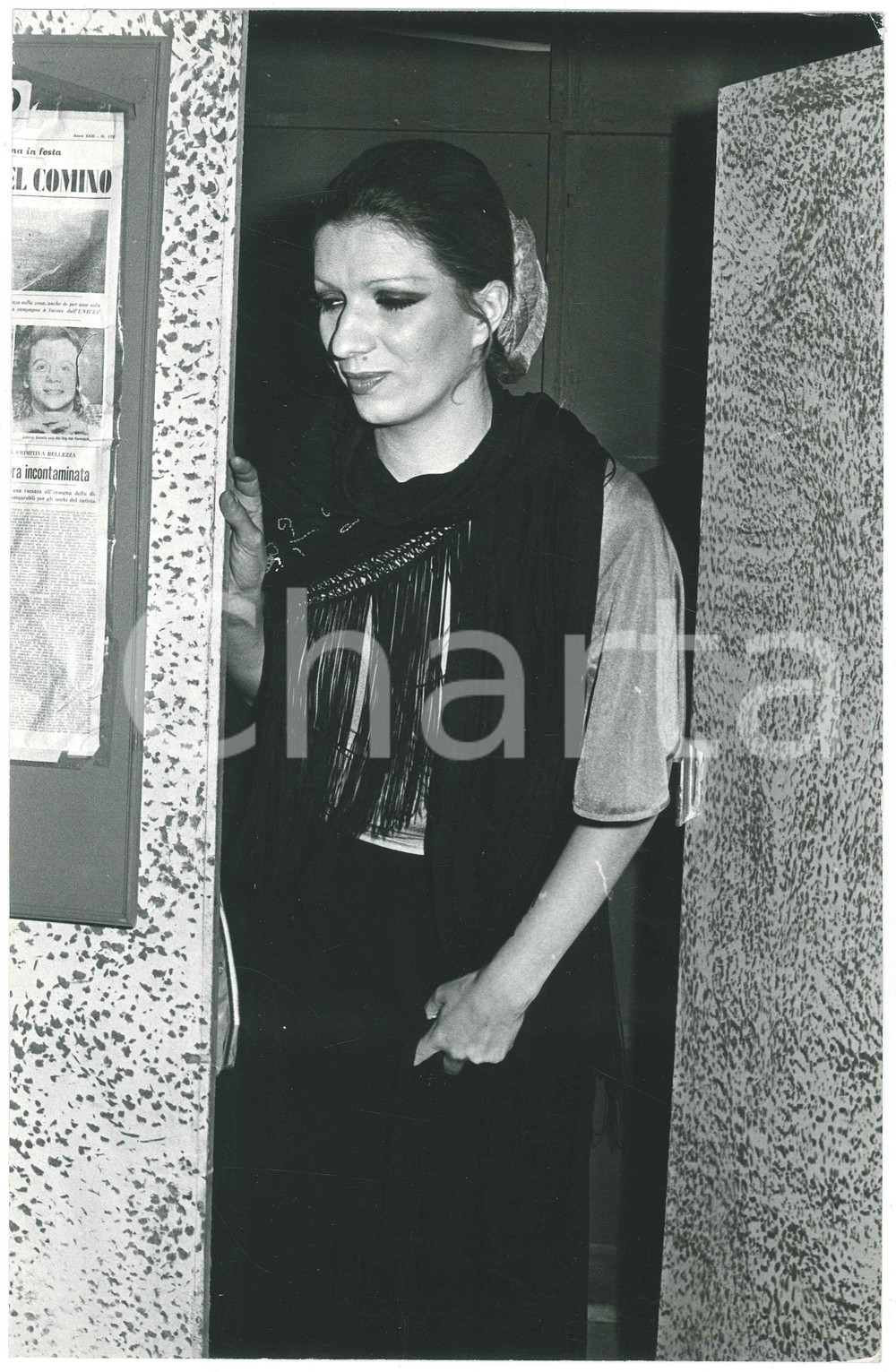 Fotografia d epoca originale 1975 ca COSTUME Cantante Iva ZANICCHI in costume gitano  Ritratto Foto 20x30 1