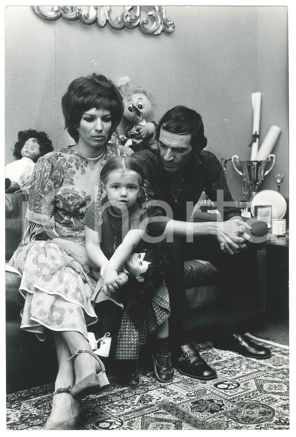 Fotografia d epoca originale 1975 ca COSTUME Iva ZANICCHI Antonio ANSOLDI con la figlia Michela Ritratto 1