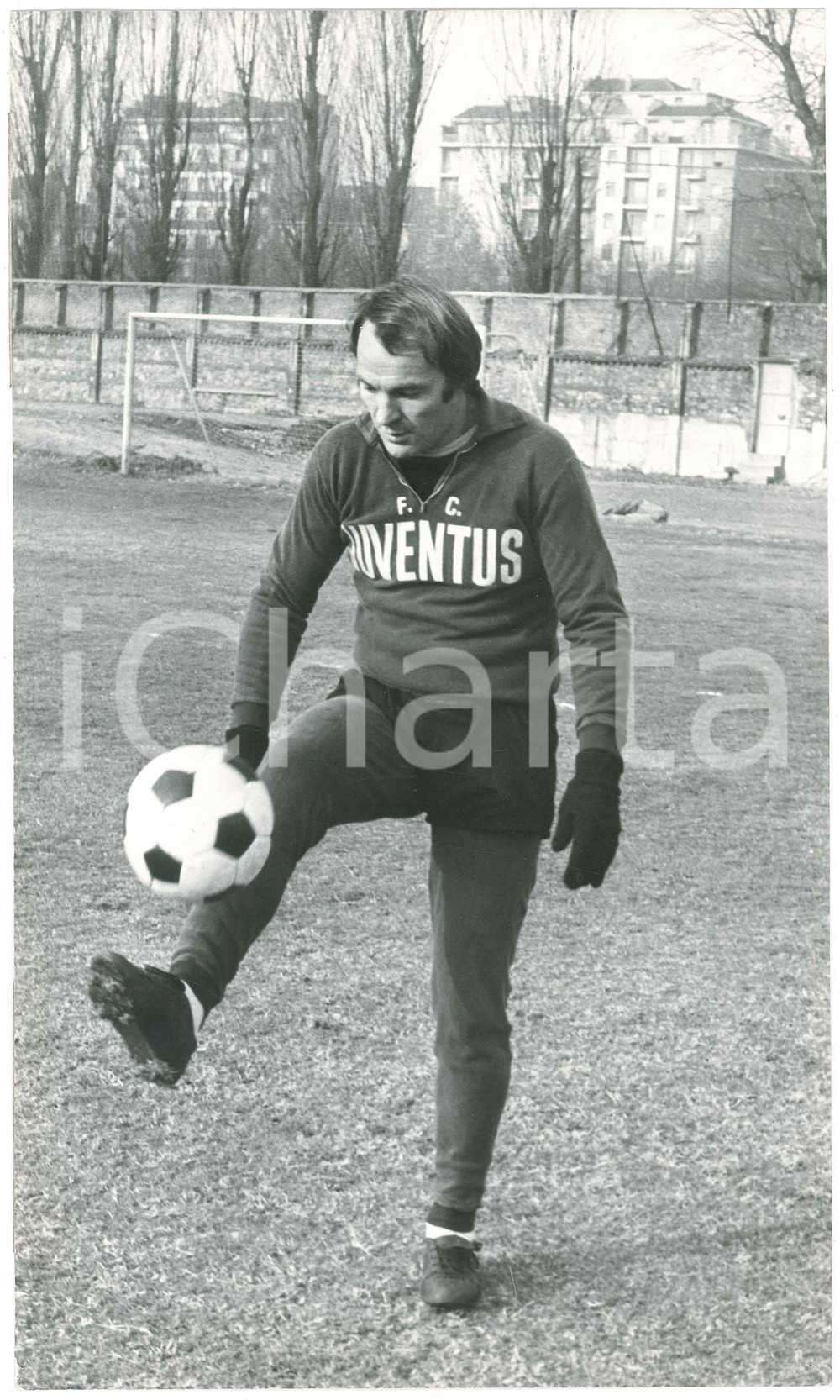 Fotografia d epoca originale 1975 ca CALCIO JUVENTUS Campo COMBI JosÃ© ALTAFINI in allenamento 7 Foto 18x30 1
