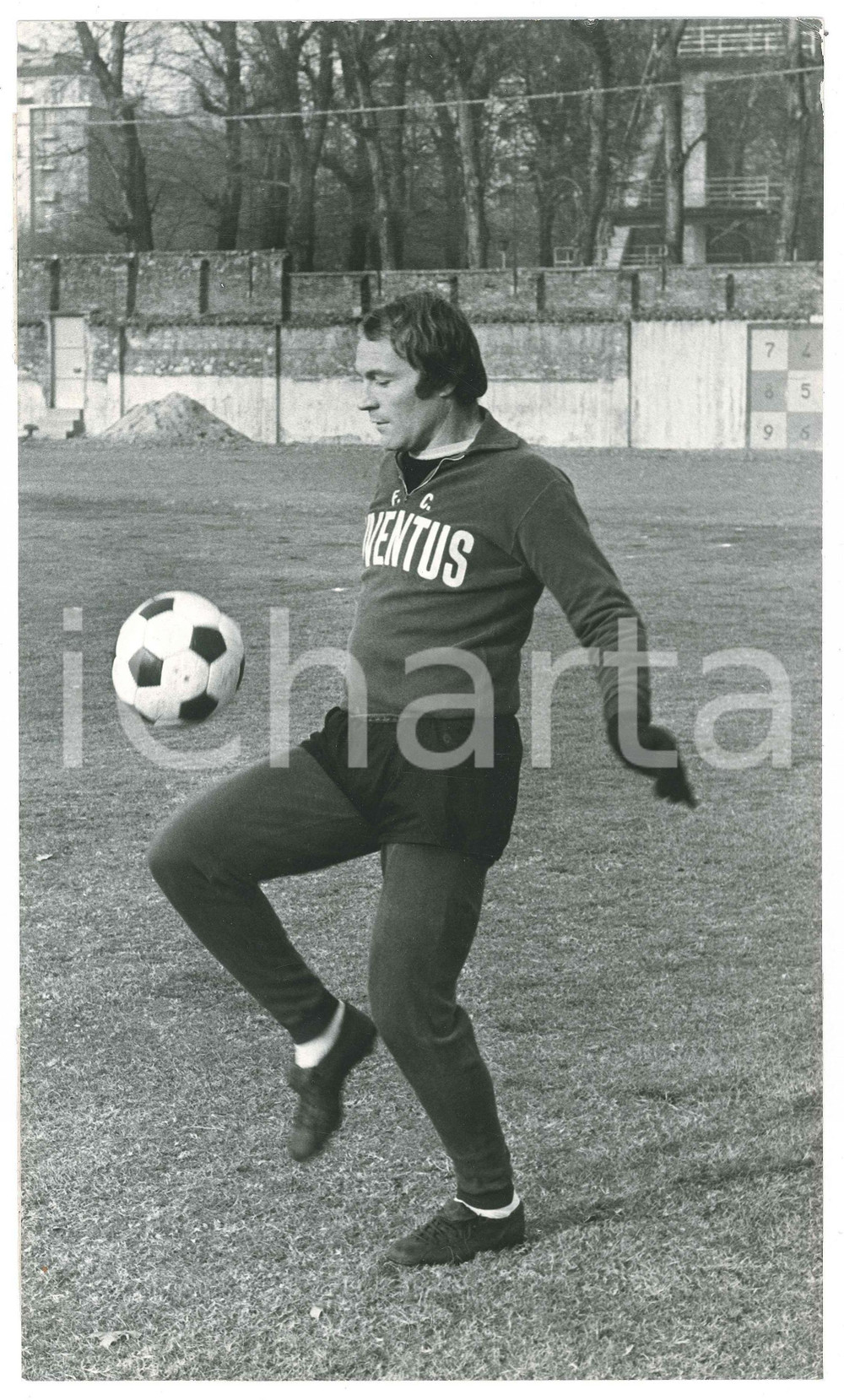 Fotografia d epoca originale 1975 ca CALCIO JUVENTUS Campo COMBI JosÃ© ALTAFINI in allenamento 8 Foto 18x30 1