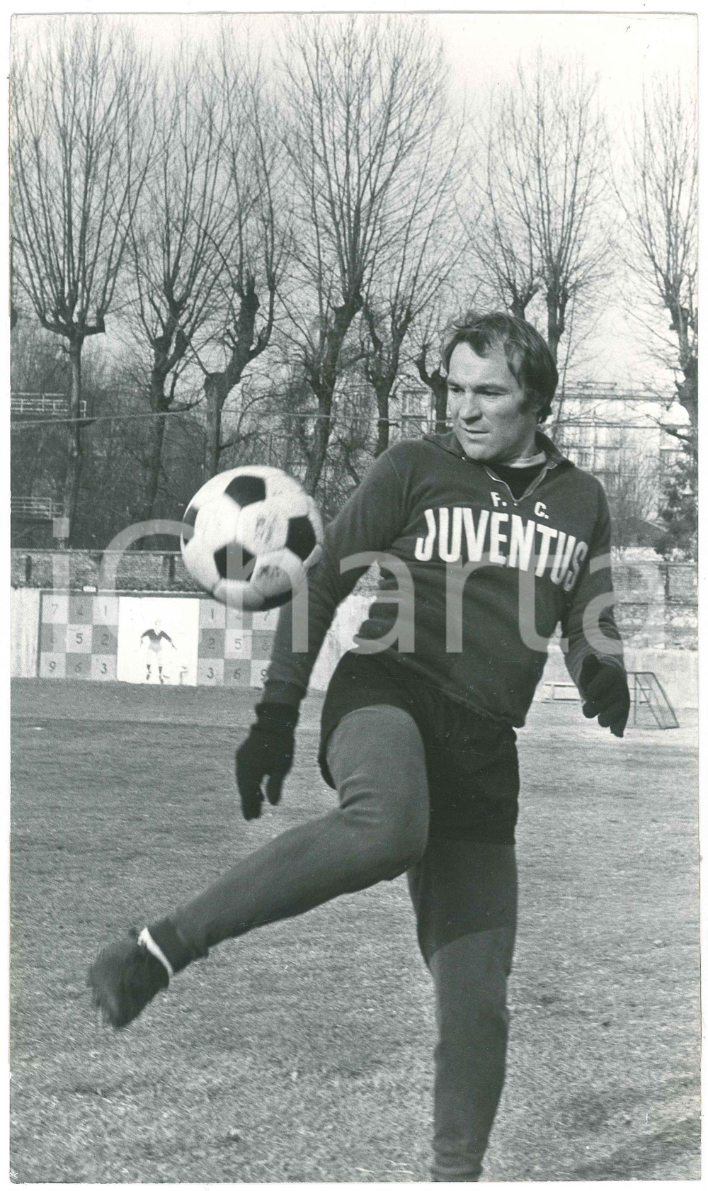 Fotografia d epoca originale 1975 ca CALCIO JUVENTUS Campo COMBI JosÃ© ALTAFINI in allenamento 9 Foto 18x30 1