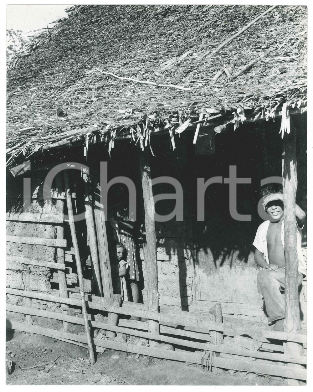 Fotografia d epoca originale 1970 ca COSTUME VENEZUELA Bambini in una favela  Foto 21x27 cm 1