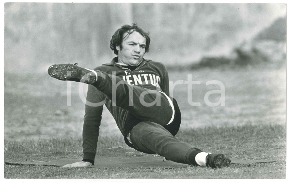 Fotografia d epoca originale 1975 ca CALCIO JUVENTUS Campo COMBI JosÃ© ALTAFINI in allenamento 15 Foto 30x18 1