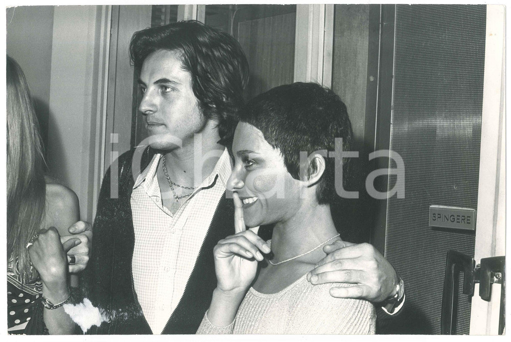 Fotografia d epoca originale 1970 ca I RICCHI E POVERI Angela BRAMBATI con Marcello BROCHEREL  Foto 30x20 1
