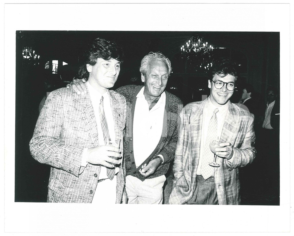 Fotografia d epoca originale 1985 ca ITALIA  MODA Ottavio MISSONI con i figli Luca e Vittorio  Foto 24x18 1