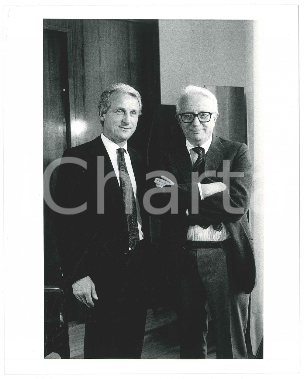 Fotografia d epoca originale 1985 ca MILANO Enzo BIAGI con Giovanni TRAPATTONI  Foto 18x24 cm 1