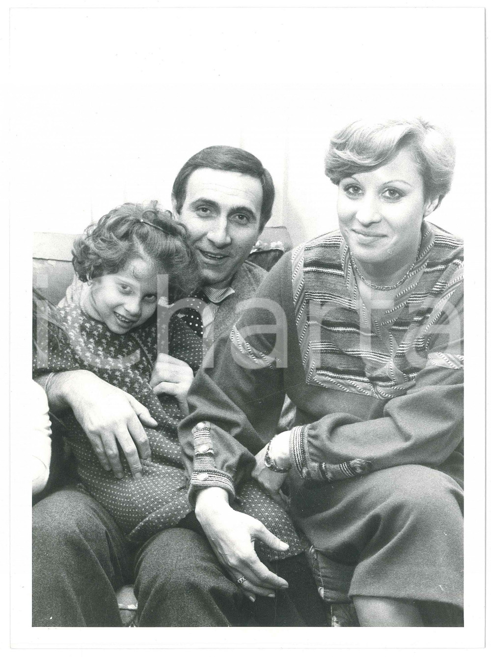 Fotografia d epoca originale 1985 ca COSTUME Pippo BAUDO e Angela LIPPI con la figlia Tiziana  Foto 2 1