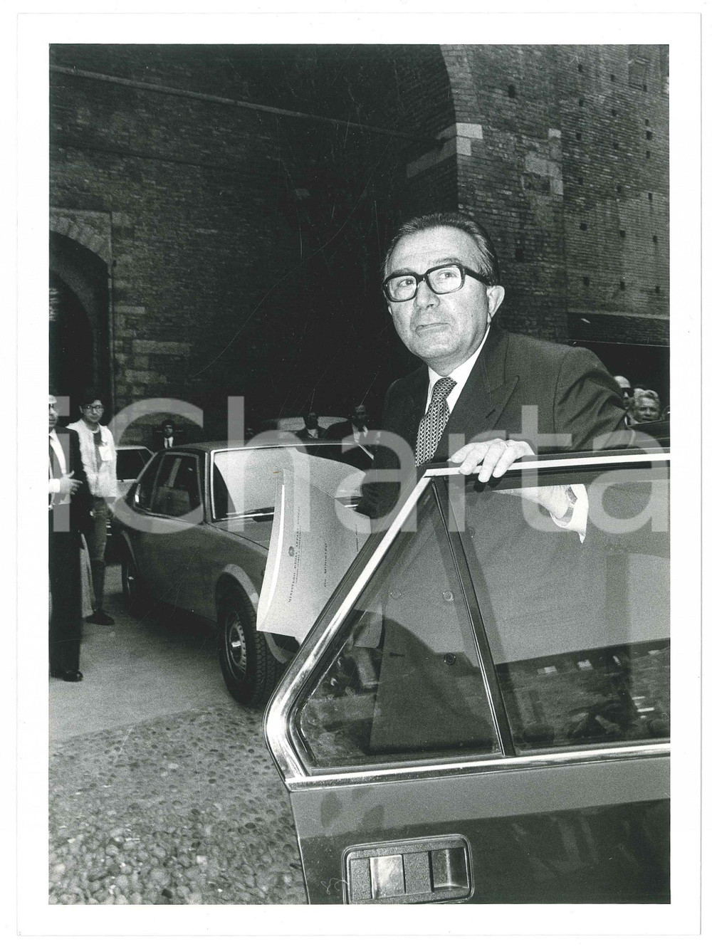 Fotografia d epoca originale 1985 MILANO Castello Sforzesco  DC  Arrivo Giulio ANDREOTTI 3 Foto 18x24 1