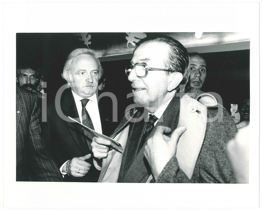 Fotografia d epoca originale 1985 ca POLITICA  DEMOCRAZIA CRISTIANA Arrivo Giulio ANDREOTTI 12 Foto 24x18 1