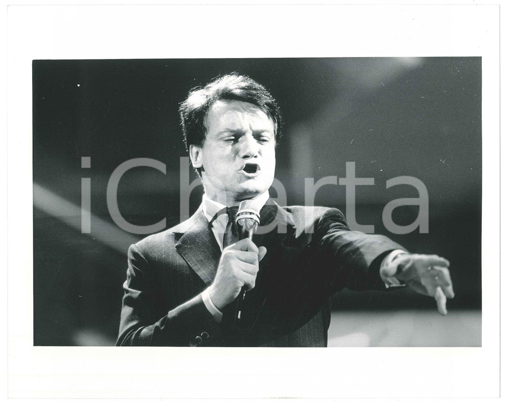 Materiale cinematografico d’epoca 1990 ca ITALIA  MUSICA Massimo RANIERI  Esibizione Foto 20x25 cm 1 1