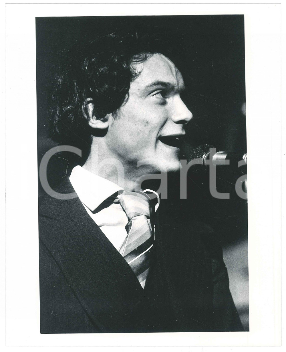 Materiale cinematografico d’epoca 1990 ca ITALIA  MUSICA Massimo RANIERI durante esibizione  Foto 20x25 cm 1