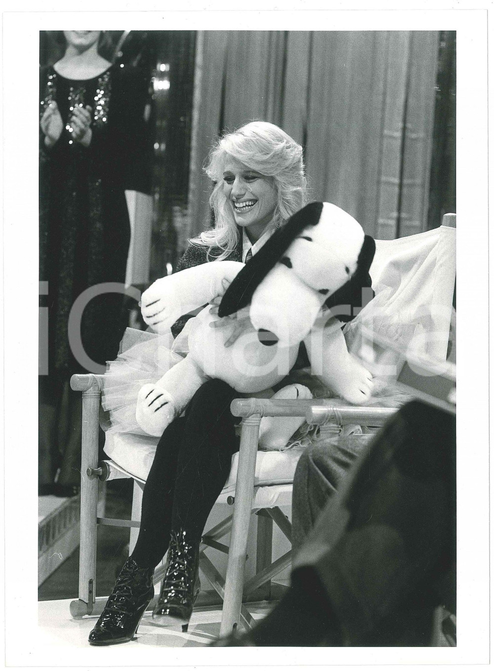 Fotografia d epoca originale 1984 RAI UNO  TEST Heather PARISI con peluche di SNOOPY Foto 18x24 cm 4 1