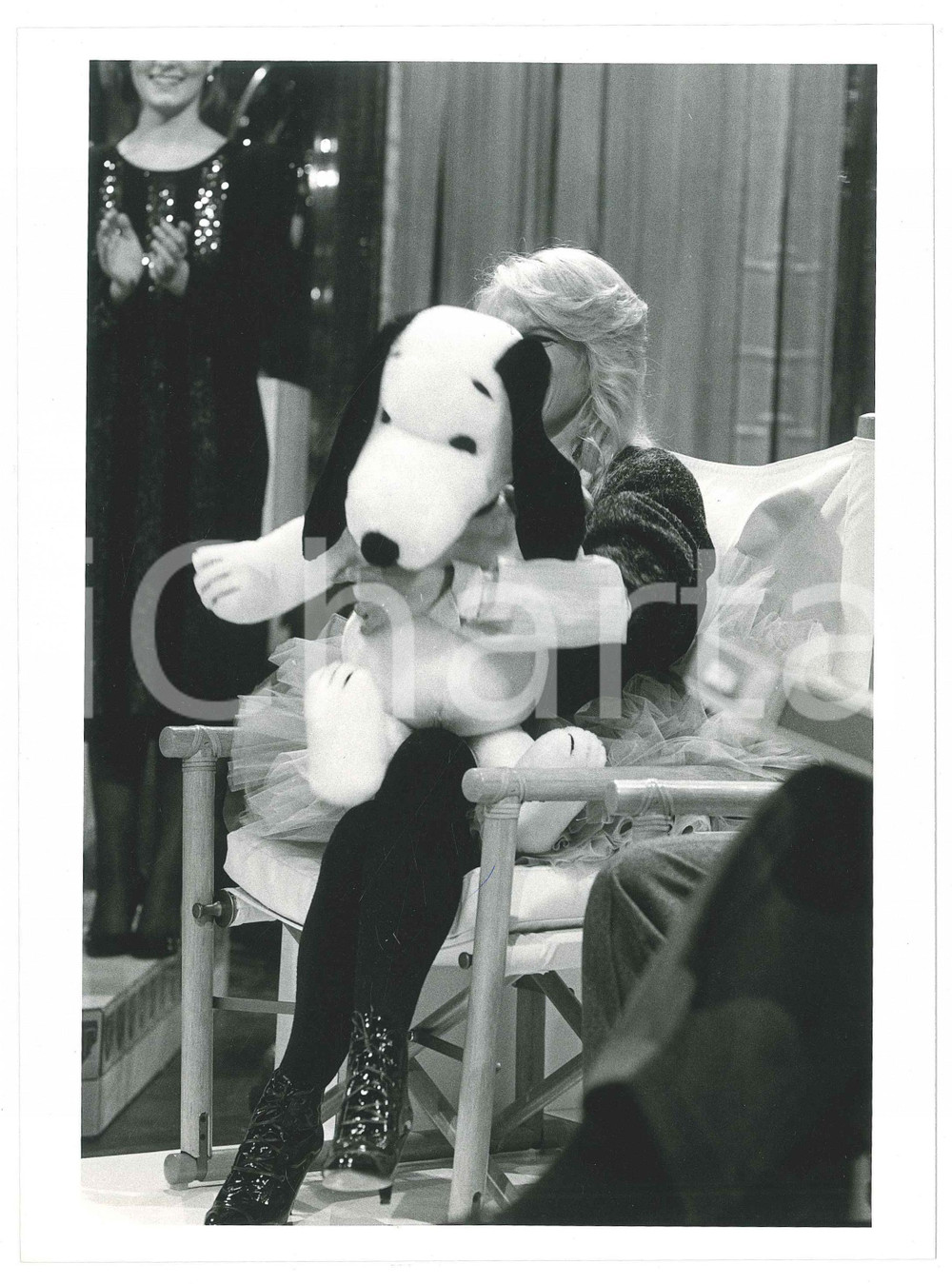 1984 RAI UNO - TEST Heather PARISI con peluche di SNOOPY Foto 18x24 cm (2)