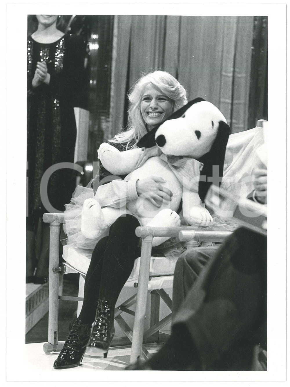 Fotografia d epoca originale 1984 RAI UNO  TEST Heather PARISI con peluche di SNOOPY Foto 18x24 cm 1 1