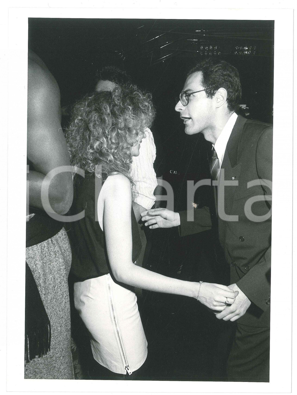 Fotografia d epoca originale 1985 ca ITALIA  COSTUME Rossana CASALE balla a una festa 1 Foto 24x18 cm 1