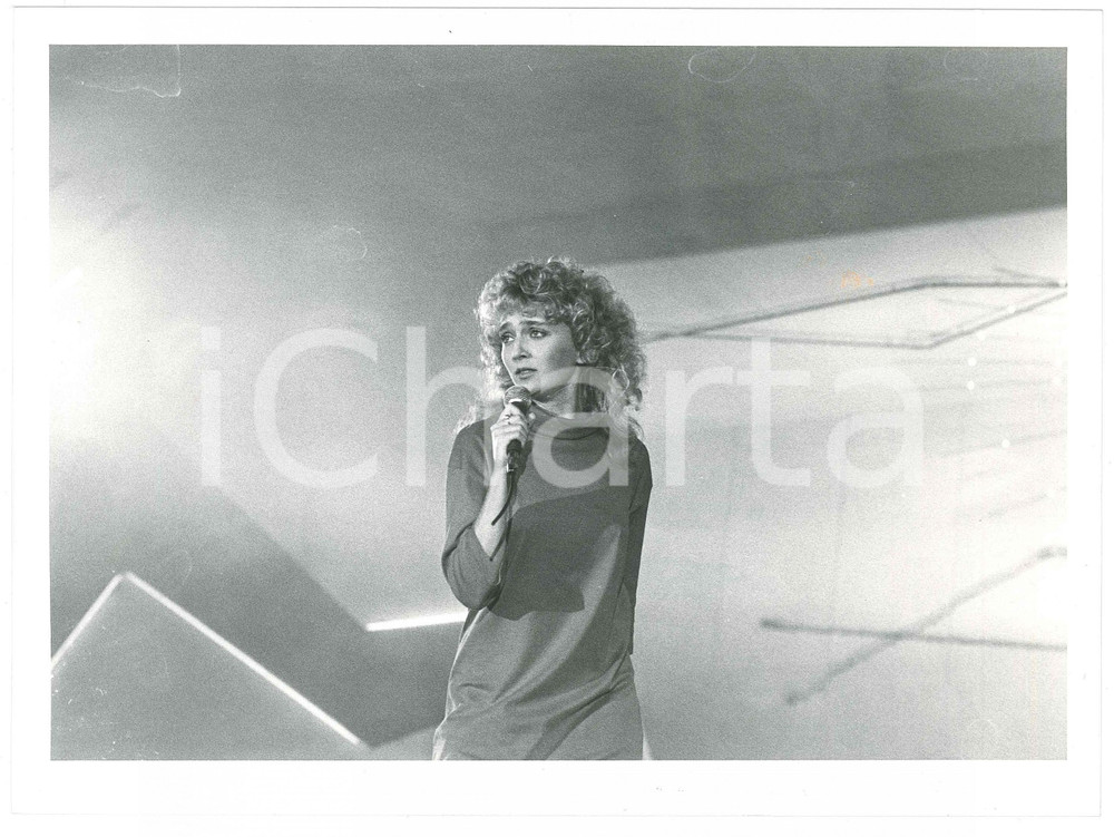 Fotografia d epoca originale 1985 ca MUSICA Rossana CASALE Ritratto della cantante  Foto 24x18 cm 1