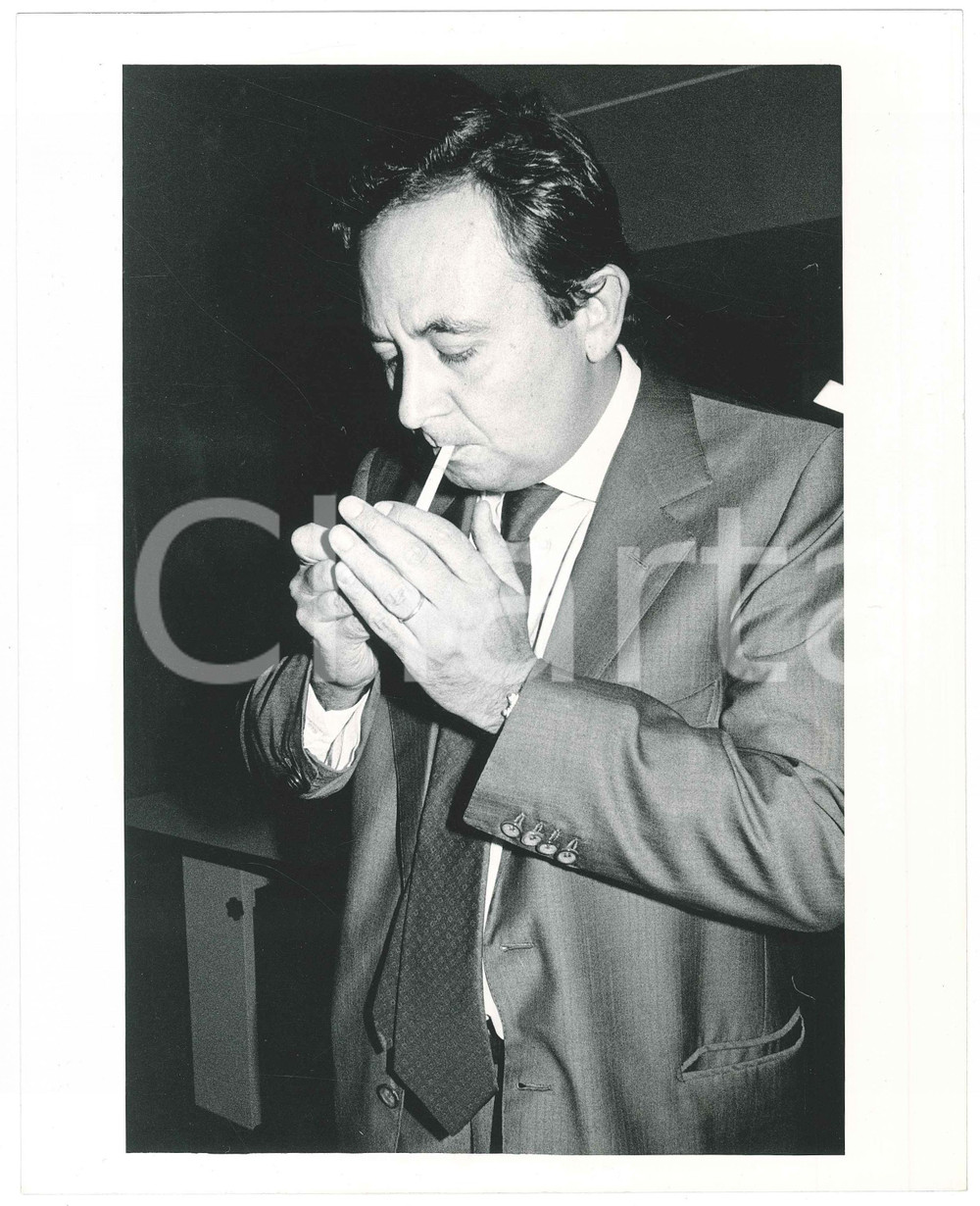 Fotografia d epoca originale 1990 ca CONFINDUSTRIA Carlo PATRUCCO fuma sigaretta  Foto 20x25 cm 1